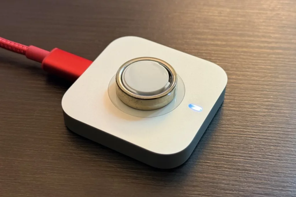 Oura RIng 5 Charging case; luna ring vs oura 5